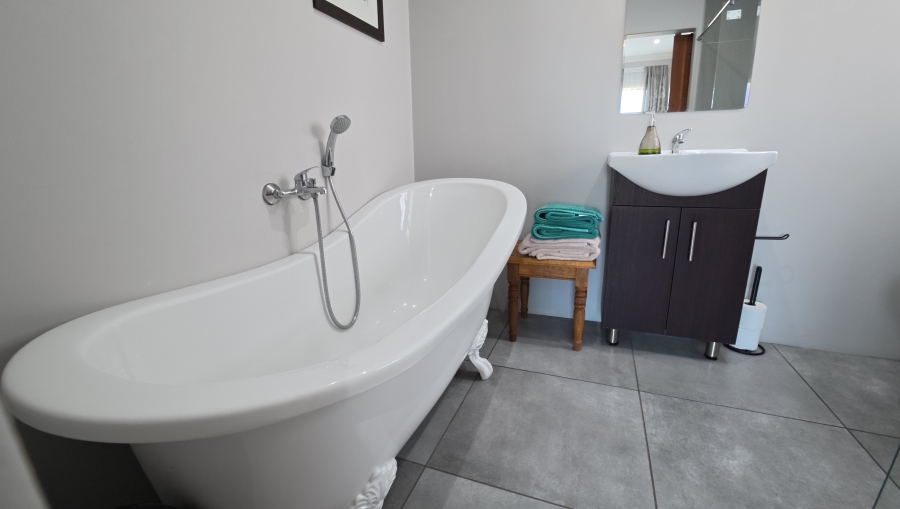 4 Bedroom Property for Sale in Paradise Beach Eastern Cape